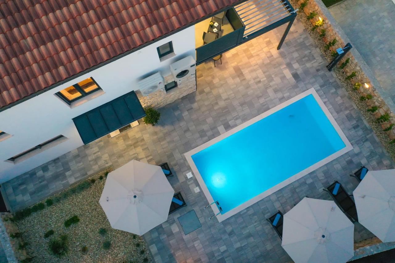 Villa Kaoru Brand New Villa With A Heated Swimming Pool Malinska Kültér fotó
